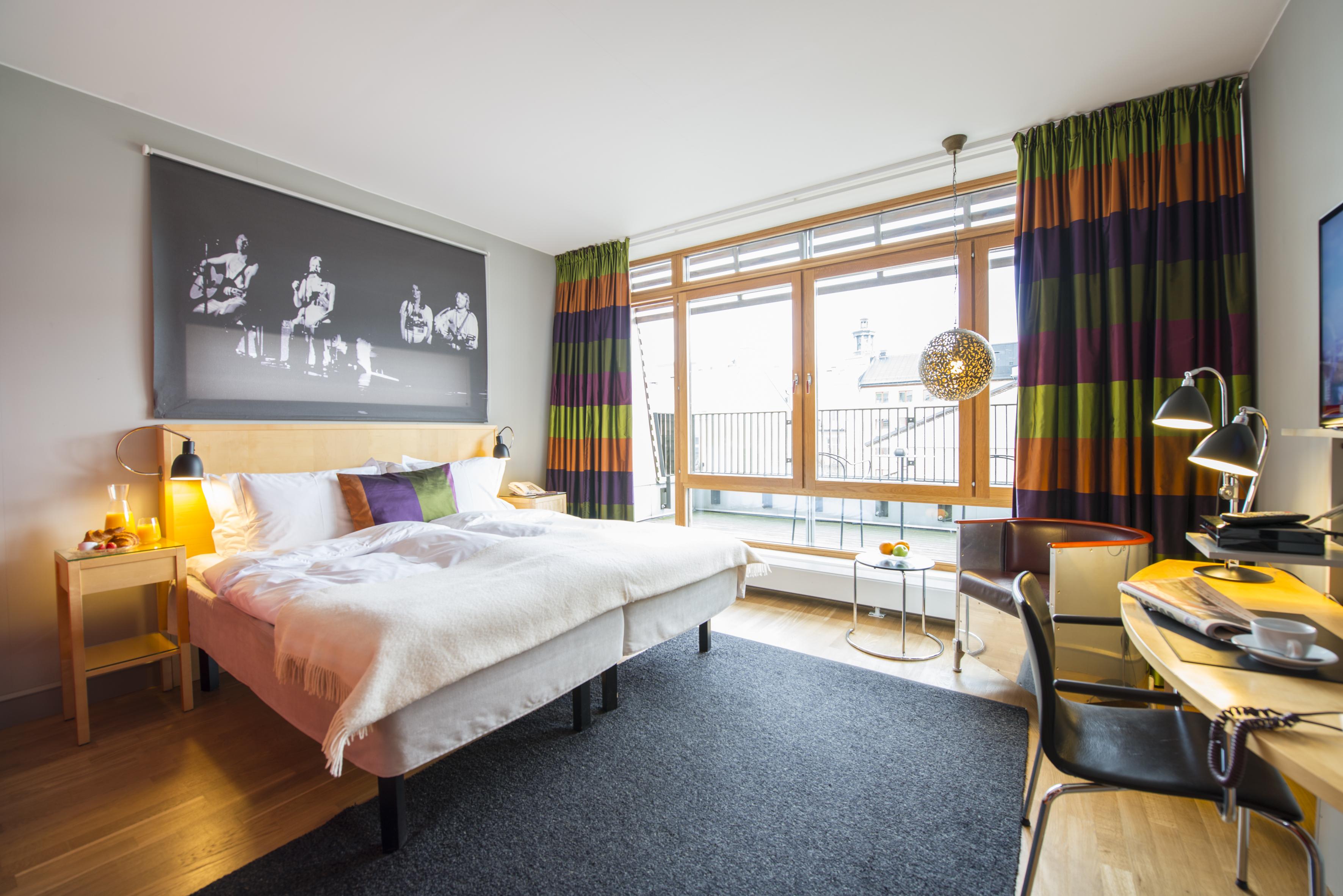 Hotel Rival