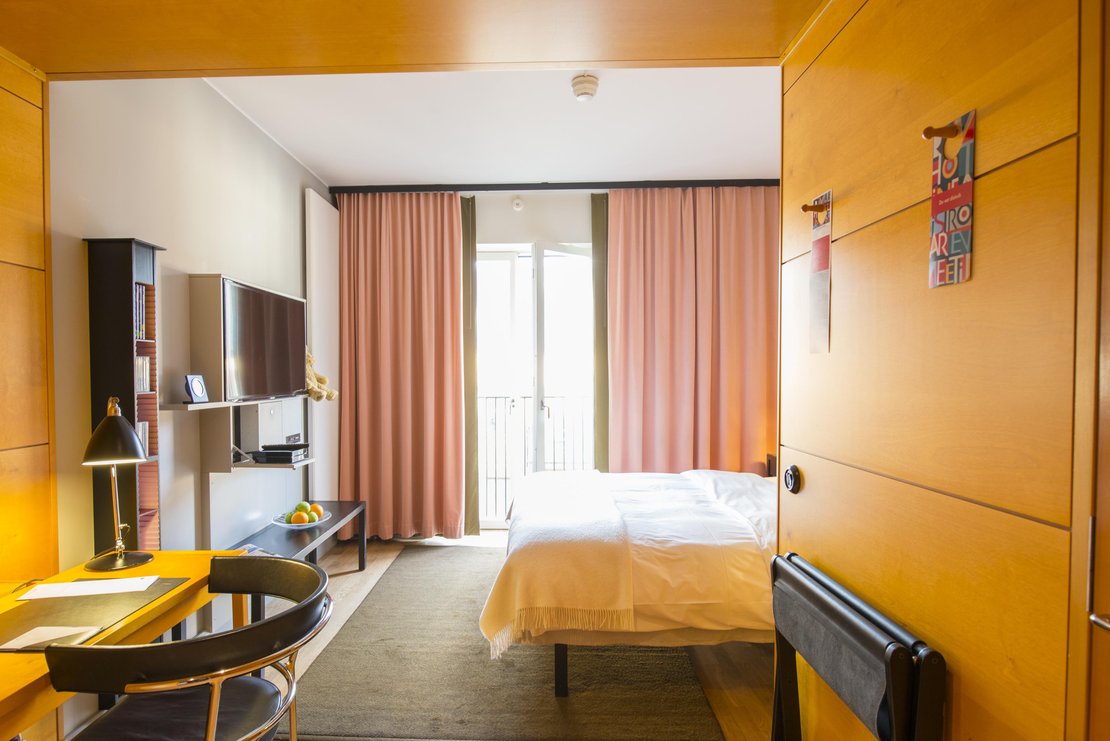 Hotel Rival